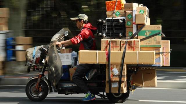 中通快递续重多少钱一公斤(多一毛派送费，就能留住快递小哥吗？)