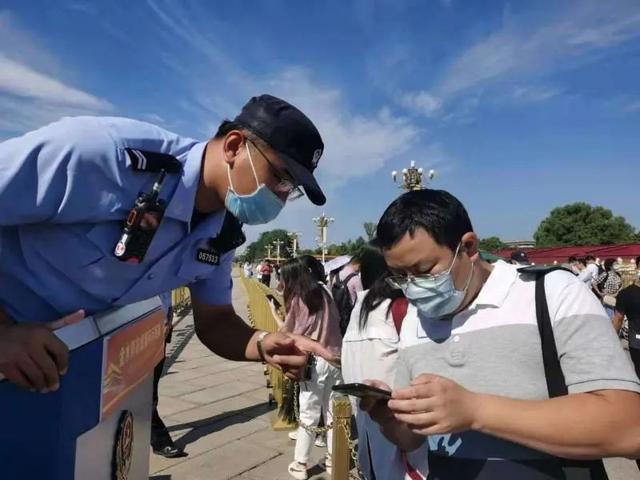 手机查快递单号(民警手机里满屏的快递单号)