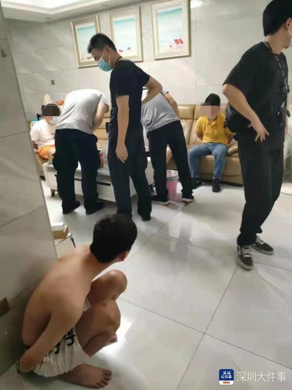 淘宝网化妆品(皇冠网店售假冒大牌化妆品，全是私自找加工厂做的，刑拘5人)