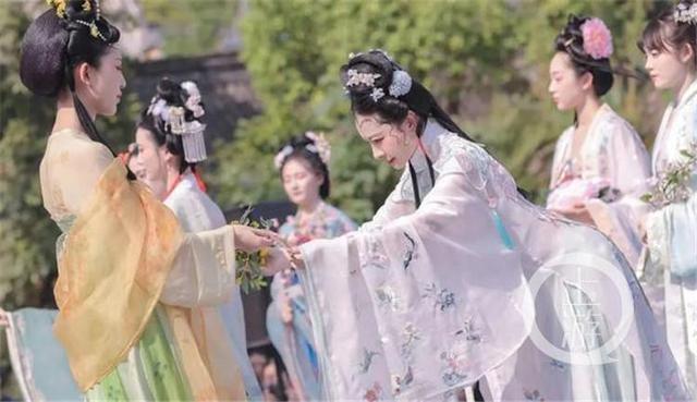 秀湖水街在哪(中国古代礼仪有多美？国庆节璧山秀湖每天都有古礼演艺表演)