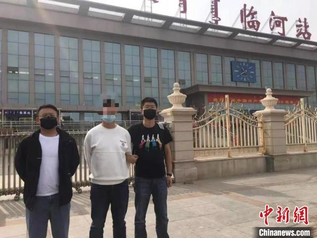 怎么添加陌生微信好友说是朋友推荐(添加陌生人为好友 内蒙古两女子被骗126万)