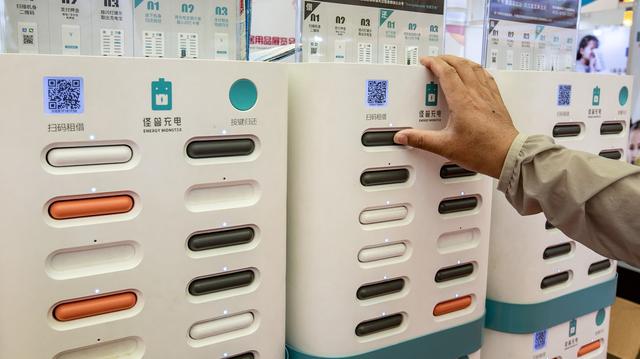 怪兽充电宝电话(怪兽充电：共享经济第一股为何褪色？)