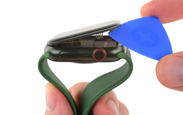 苹果7防水吗,防多久(里里外外看个遍，Apple Watch Series 7 到底和前代相比有哪些不同？)