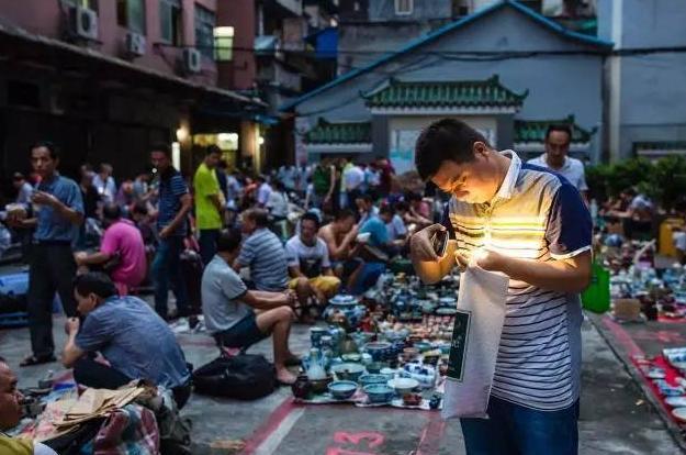 广州卖手表的地方在哪(广州有个“鬼市”，凌晨3点开张天亮消失，交易须遵守“三不问”)