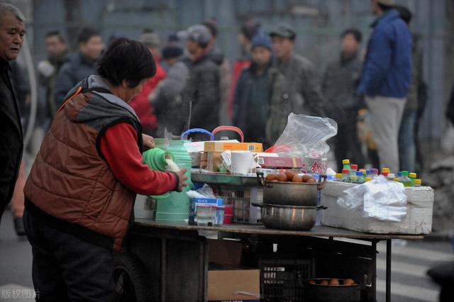 男人适合开什么店好(深圳男人开早餐店，一年狂赚100万，前妻嫉妒得眼睛发红，学学？)