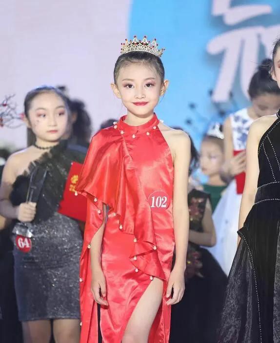 笛莎公主代言人宋小睿吴尊(快手“天籁之音”网红童模宋小睿个人简介及资料)