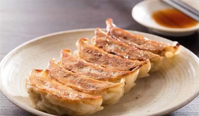 日本饺子和中国饺子的区别(为何日本人比中国人更爱吃饺子？)