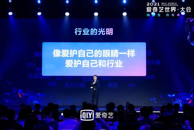 随刻视频:“倒奶风波”后龚宇首次公开现身，这样解读“随刻”