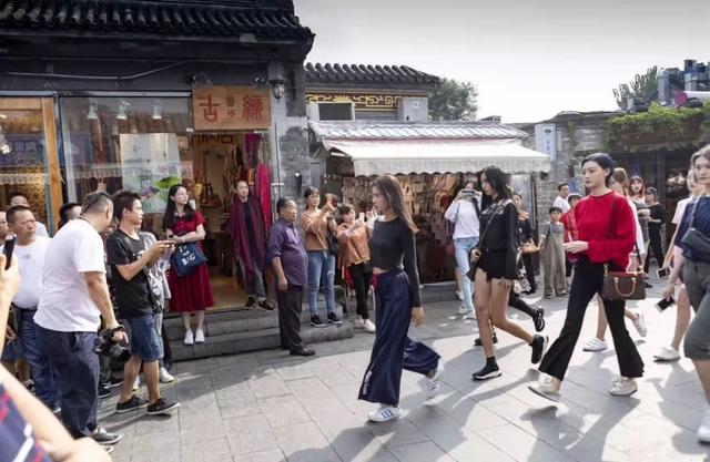 网上模特需要什么条件:只要这样做，7天你就能成为电商模特