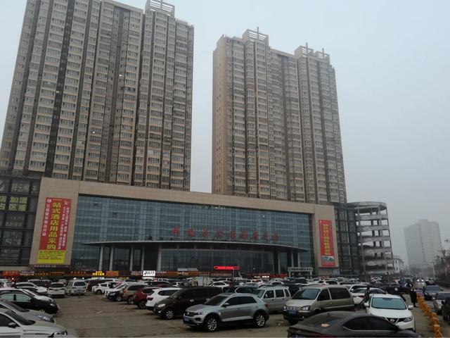 白沟小商品批发市场在哪里(鼠年大吉，雄安新区北大门白沟镇国际商贸城，年货批发生意火爆)