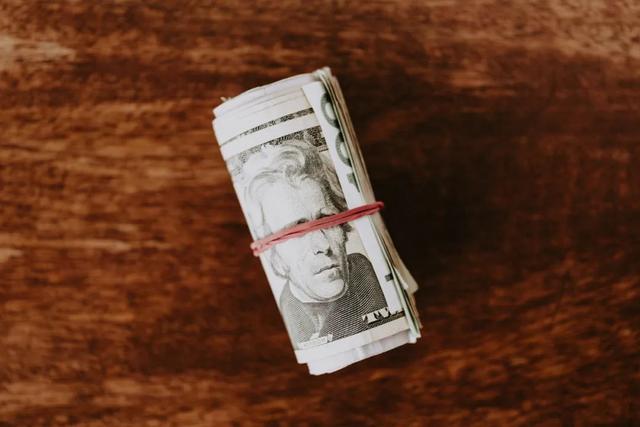 借款分期还款是否可以全部提前到期(分期付款的买卖合同，未按时支付款项能否要求全部货款提前到期？)