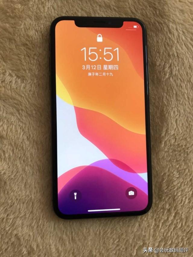 苹果x二手多少钱64g(聊聊iPhoneX！新机64G6688，二手2800，买哪个好？这里告诉你)