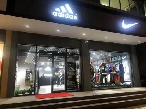 品牌鞋店从哪里进货(耐克阿迪折扣店加盟者需要知道哪些数据？优质货源渠道全国招代理)