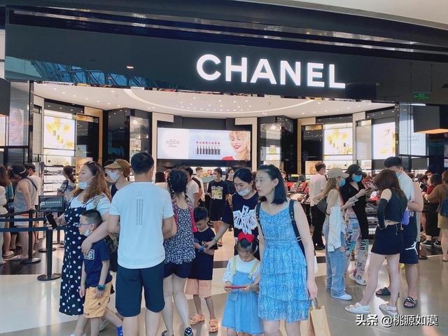 海南免税店和专柜的区别(为什么免税店的商品会比专柜便宜很多，看完这篇你就懂)