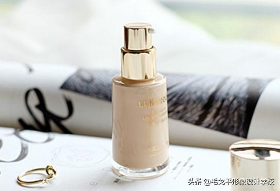 cc气垫和粉底液的区别(气垫、粉底、BB霜、CC霜的区别是啥？选购底妆前你必须了解的事)