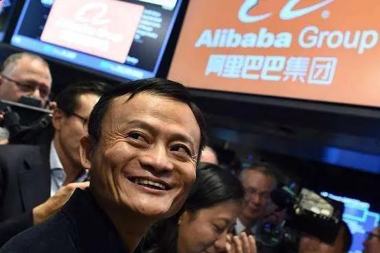 阿里上市了吗(暴跌4万亿之后，阿里巴巴开始“抄底”阿里巴巴，这释放什么信号)