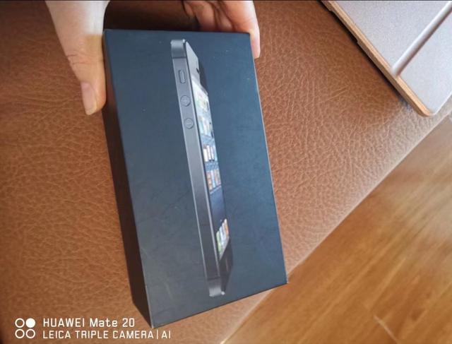 iphone5多少钱现在多少钱(全新未激活iphone5现身，曾经卖5288起，如今只值400元)