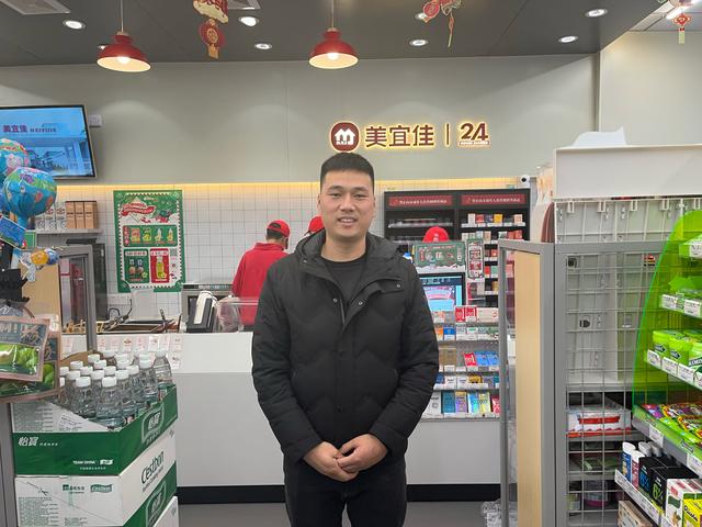 美宜佳赚钱吗(年轻小伙半年开三家店，而且开业当天日入五万，他是怎么做到的？)