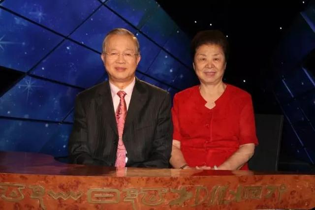 男朋友说爱你高情商回答博士级别(爱情与婚姻的真功夫，最服气这两位老人（果断收藏，反复阅读）)