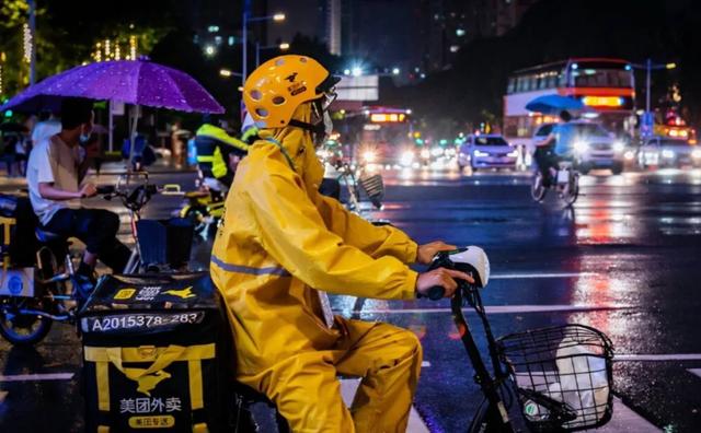 外卖商家入驻美团怎么收费(美团的佣金与商场的租金)