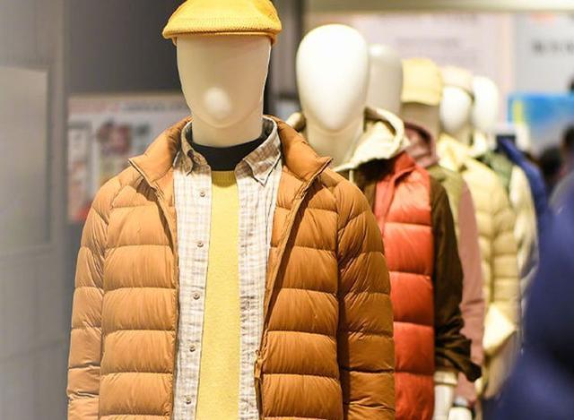 优衣库官方旗舰店女装超薄羽绒服(抛开品牌成见，优衣库的“轻型羽绒服”，到底值不值得买？)