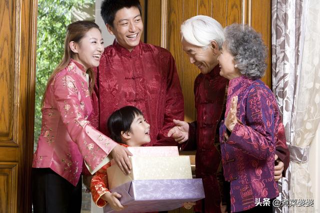 过年送礼送什么好而且实惠(春节送礼还是老一套？既Low又没面子，5款“送礼佳品”提前囤起来)