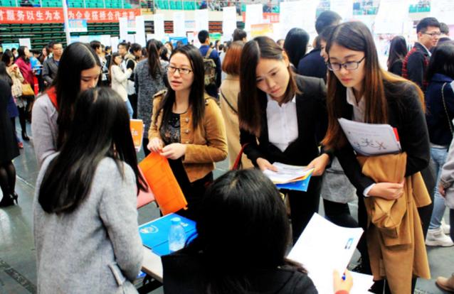 未来几年热门专业排名(大学专业前景分5个梯队，生化环材仍是“天坑”，教育屹立不倒)