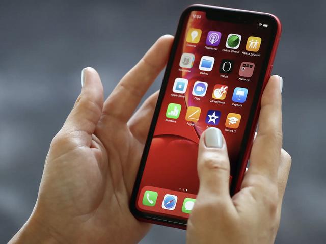 朋友定位的免费软件(iPhone实时定位另一台手机，再也不怕女友走丢了)