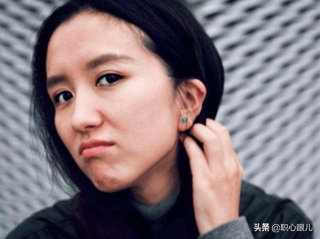 胡玮炜的创业故事(从月薪3000到3年赚15亿，胡玮炜的“一夜暴富”，并非只是运气好)