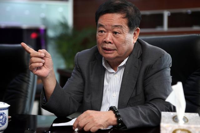 农民企业家曹德旺(曹德旺为什么受人敬重？看完他的人生：他是名副其实的中国企业家)