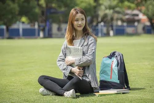用手机怎么赚钱手机赚钱十大方法学生(大学时期就能赚大钱？大学生纷纷寻找“高利润”兼职，其中有你吗)