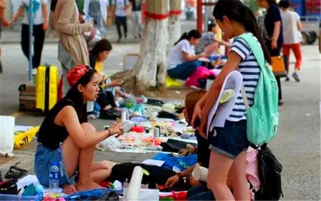 2千元的小本生意有辆串串香小吃车还可以用它干嘛(城市里，2000元能做的小生意，有哪些能月收入过万？)