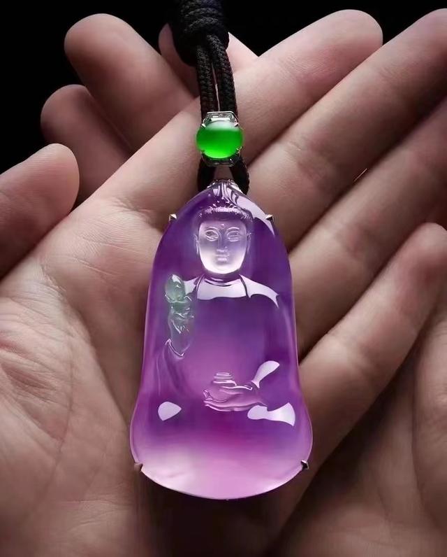 龙石种翡翠图片(传说中比帝王绿更厉害的神级翡翠——龙石种翡翠)