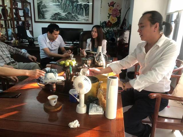 星光集团董事长简介(深爱榜融媒体中心总编辑王枣燕一行走访华娱星光文化)