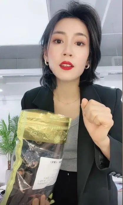 先卖货后付款的女装货源(带脑瘫儿子创业，90后女店员转型带货直播，单场营收18万元)