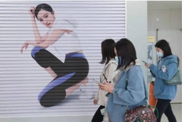 唯品会品牌折扣女装(大牌卖成“白菜价”？唯品会究竟怎么做到，业内人士揭露实情)
