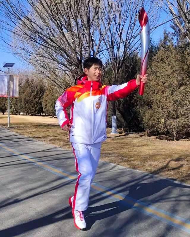 京东物流快递小哥成为北京冬奥会火炬手(京东小哥快递)
