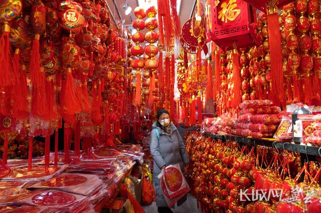 石家庄饰品批发市场在哪里(河北石家庄：年货市场忙起来)