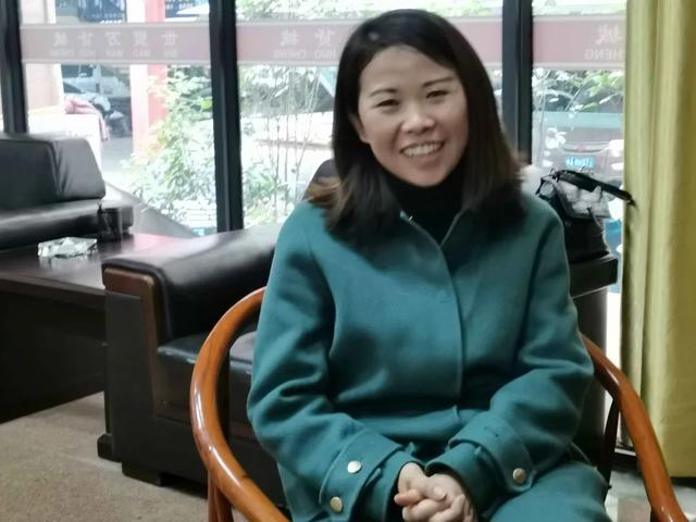 品牌化妆品批发网站(卖化妆品年销售额超千万！不甘心！70后草根女老板还要打造自有品牌)