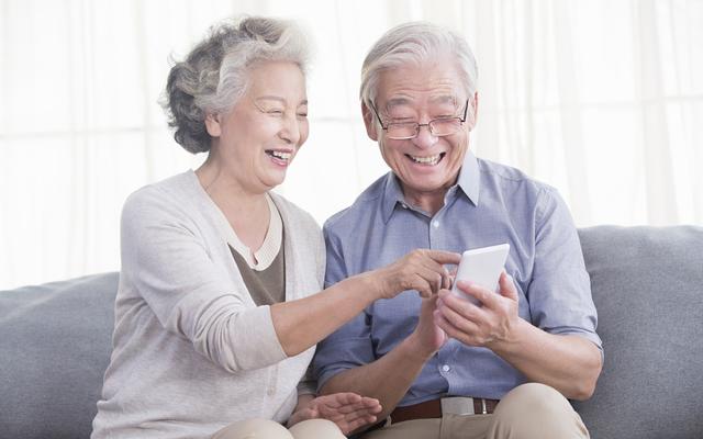 聊天赚钱软件靠谱吗(4天能赚7500元？揭秘交友App聊天员黑产)
