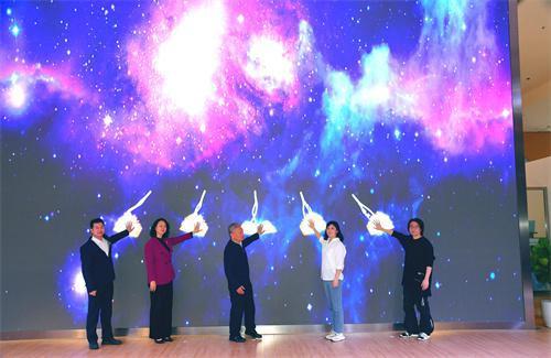 318购物狂欢节(书香盛宴来了！第三届深圳书展打造爱书人的狂欢节)
