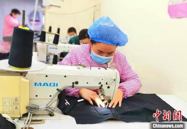 找服装加工订单需要上什么网站平台(江苏睢宁：有“娘家”做“靠山”妇女创业底气足)