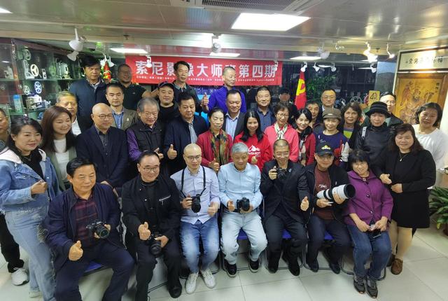柳军简介(著名军事摄影家柳军来深举办《沙场点兵》公益摄影讲座)
