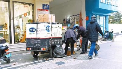 网上买东西货到付款怎么付(提醒！自动上门的“到付”快递被签收后 易造成损失且退回很麻烦)