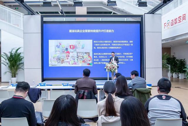 成人玩具市场的前景怎样(2022年产业规模将达478亿 卖给成年人的潮流玩具有什么魔力？)