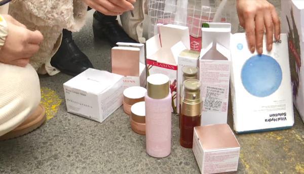 查韩国化妆品是不是正品的官网(女子花2800元购买大牌护肤品，用了几次咋“过敏了”？商家：渠道不一样)