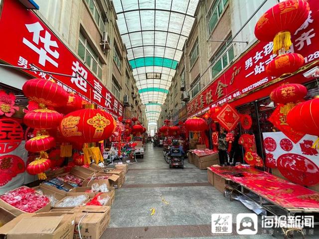 小饰品批发商(组图 | 年味儿十足！聊城节庆饰品走俏热销)