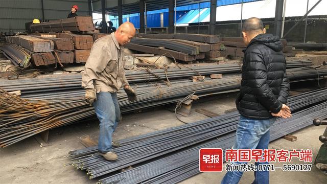 狗咬死小偷判决书(南宁一男子将窃贼打至骨折被判刑，服刑期满后二审撤销判决……)