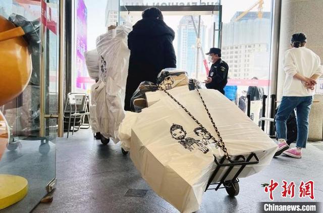 韩版女装批发app下载(商户积压上百万元货物怎么办？人性化操作让上海七浦路市场又“动起来”了)