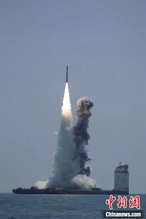 长征11号在海上发射成功(长十一火箭圆满完成“一箭五星”海上发射任务)